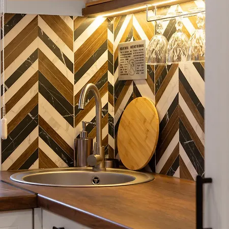 Alpstuga Freeman - цілий триповерховий будинок з альтанкою та грилем для 10гостей Bukovel