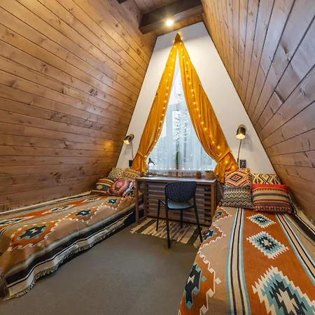 Freeman - цілий триповерховий будинок з альтанкою та грилем для 10гостей Chalet