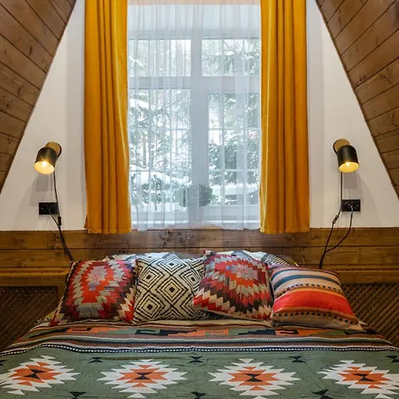 Chalet Freeman - цілий триповерховий будинок з альтанкою та грилем для 10гостей