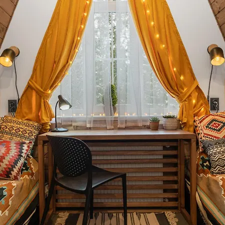 Freeman - цілий триповерховий будинок з альтанкою та грилем для 10гостей Chalet