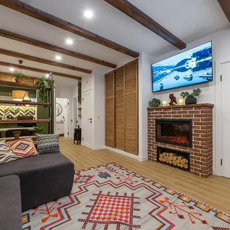 Freeman - цілий триповерховий будинок з альтанкою та грилем для 10гостей Alpstuga Bukovel