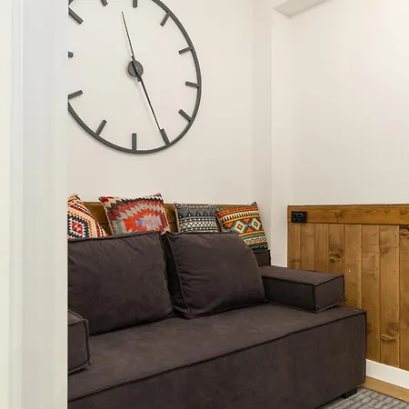 Chalet Freeman - цілий триповерховий будинок з альтанкою та грилем для 10гостей