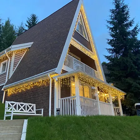 Freeman - цілий триповерховий будинок з альтанкою та грилем для 10гостей Chalet *