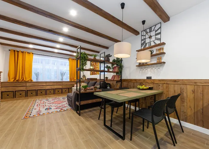 Freeman-3 триповерховий будинок для 10гостей Chalet *